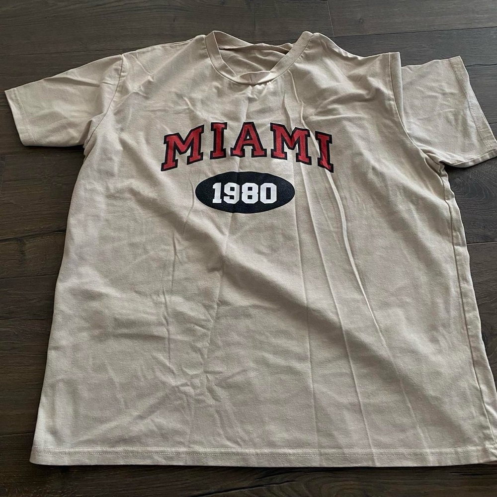 Women’s tshirt size medium